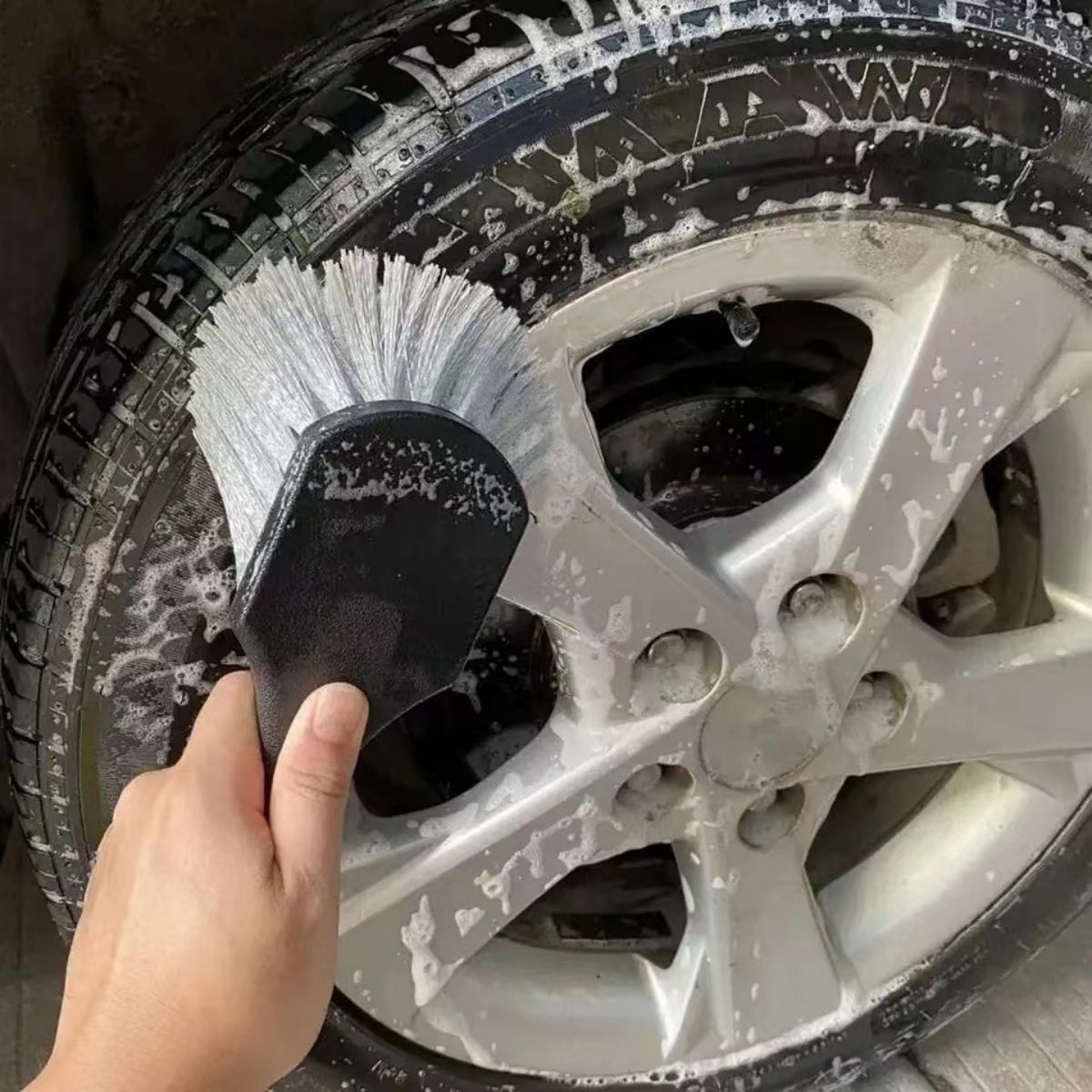 مجموعة فرش تنظيف عجلة السيارة  - مراجعة Car Cleaning Brush وسعره
